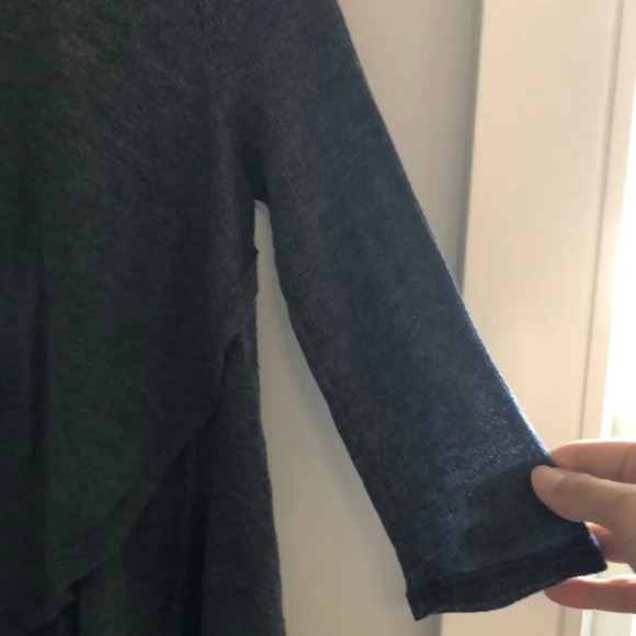 Hollister blue flowy top size Xs - Picture 5 of 6